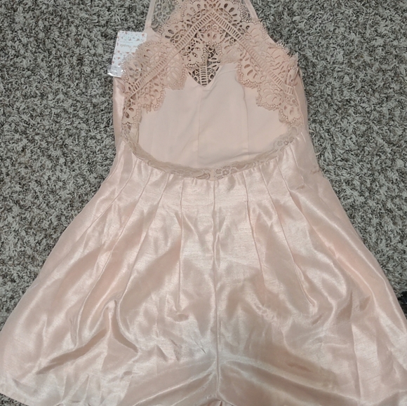 NWT Free People peach/rose gold heart to heart romper size 2 - Picture 3 of 5